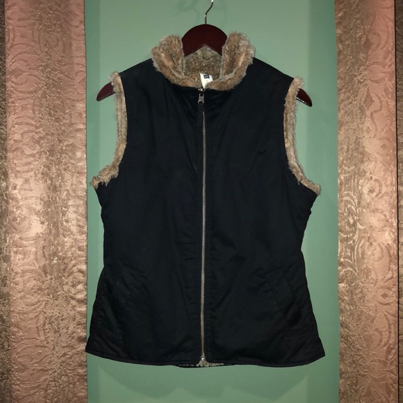 GAP Reversible Faux Fur Vest - Picture 2 of 5